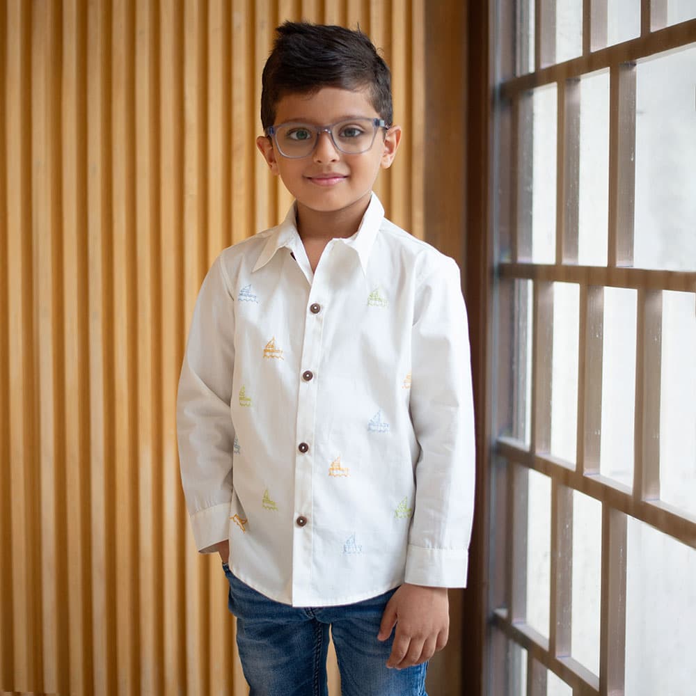 Men Sailboat Embroidered Cotton Shirt – White Casual Wear