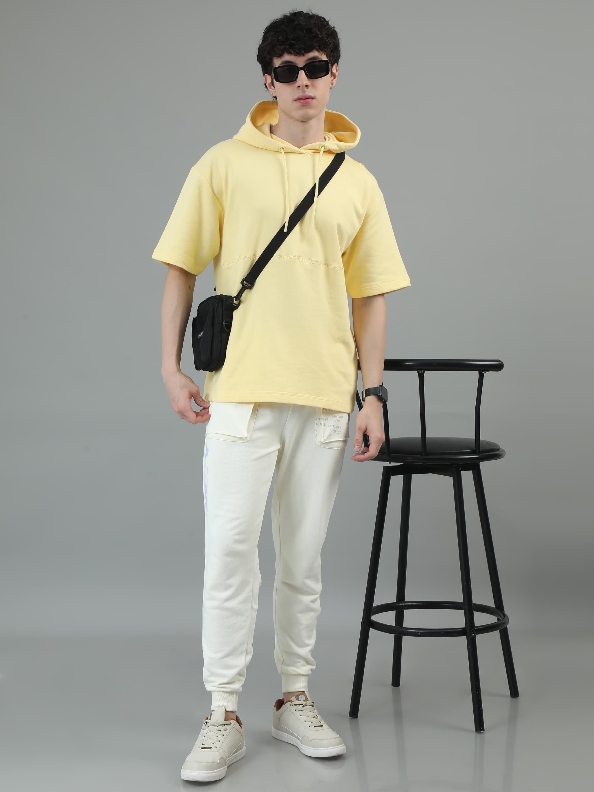 Men's Hoodie T-Shirt - VR Chimp - Pale Bananan